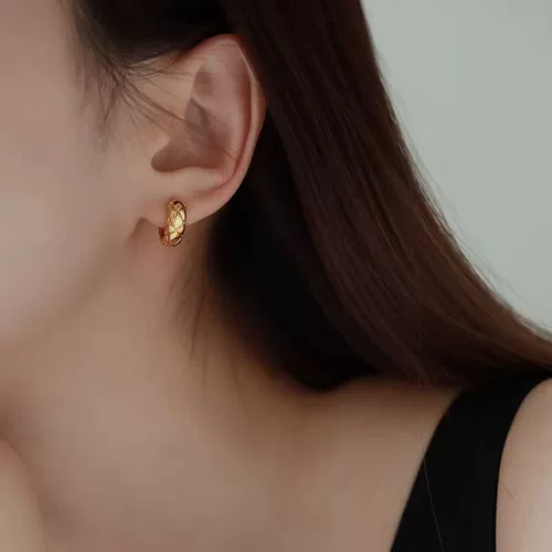 Маленькие изысканные серьги с ромбовидным узором, золотое металлическое кольцо