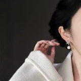 Дизайнерские демисезонные серьги из жемчуга, со снежинками, изысканный стиль