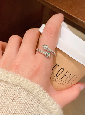 高级感闪钻灵蛇戒指女轻奢小众设计感双头蛇食指戒本命年辣妹手饰