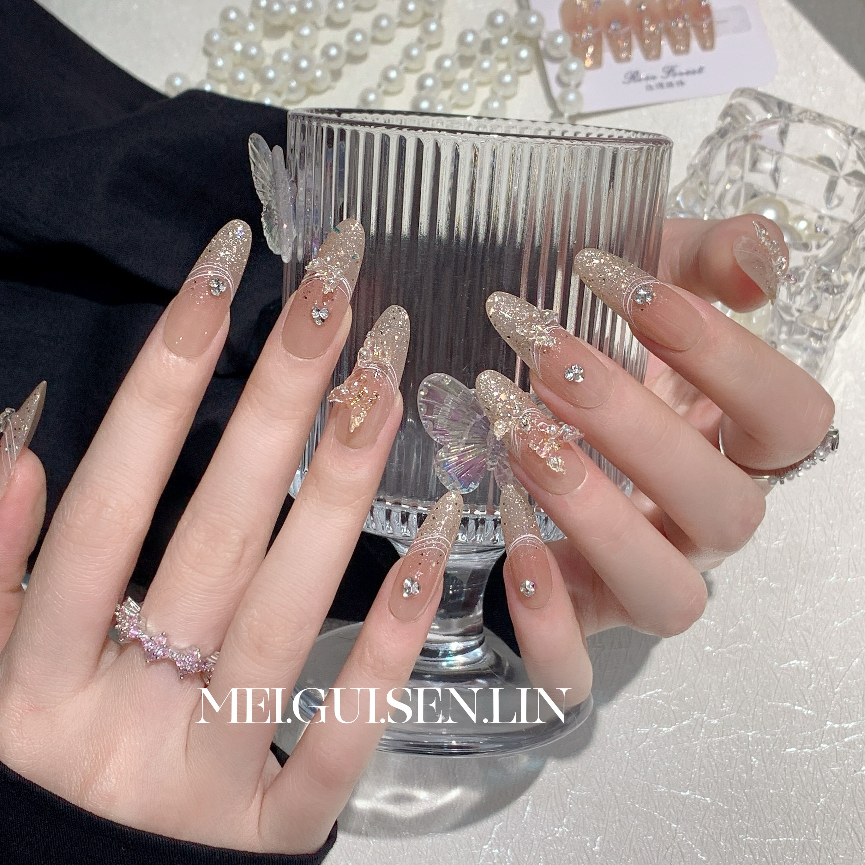 玫瑰森林彩蝶记忆穿戴甲中长款蝴蝶钻温柔指甲贴片法式显白猫眼甲,淘宝优惠券,粉丝福利购,淘宝优惠卷