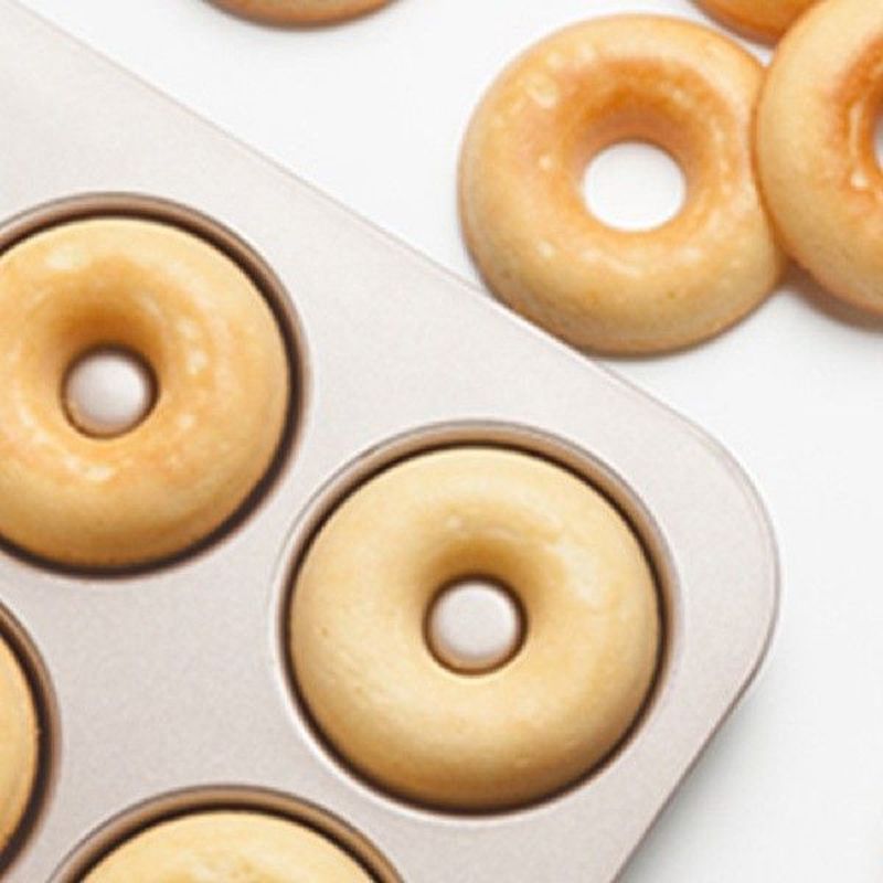 12 Holes Donut Pan Carbon Steel Doughnut Baking Tray - 图1