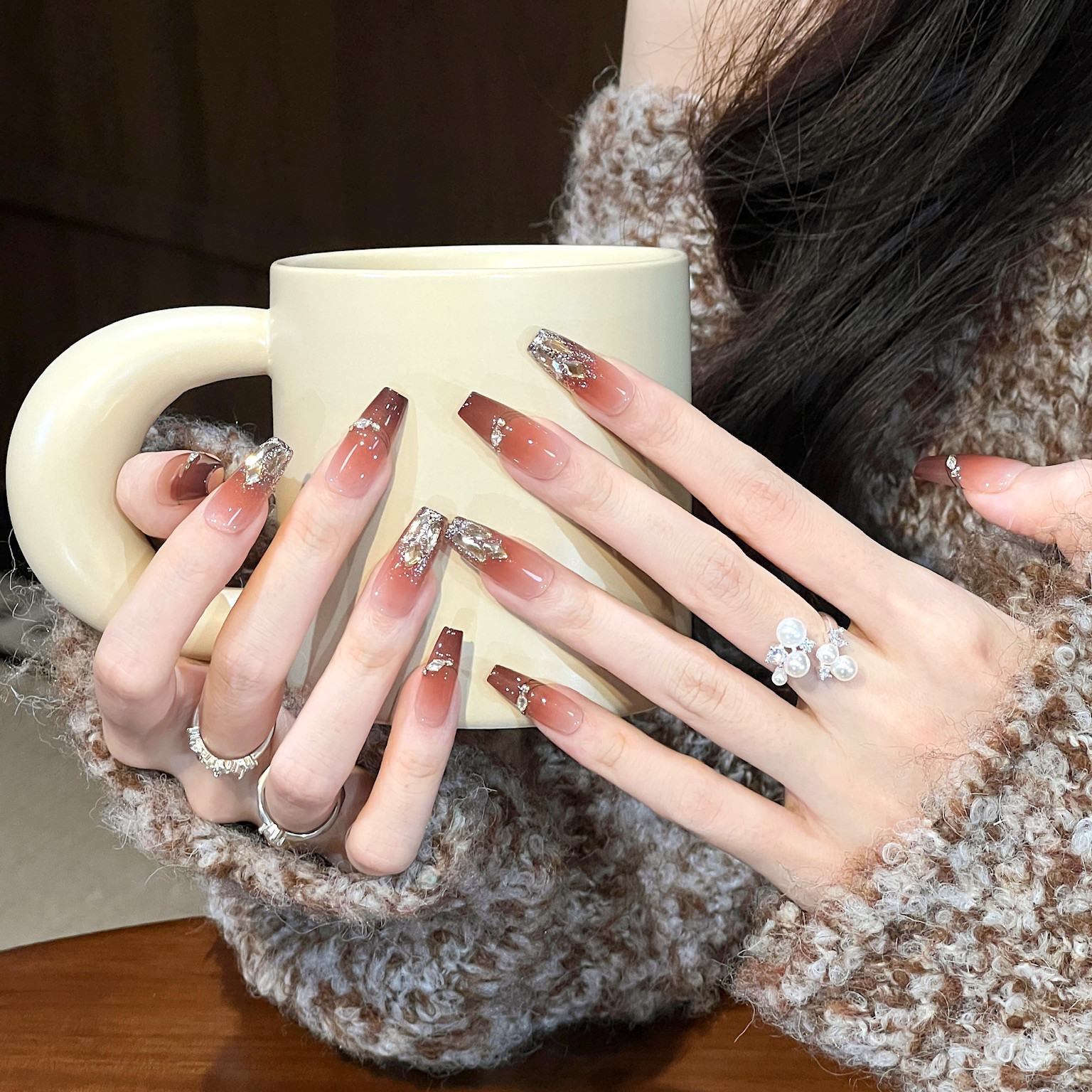 艺人琥珀焦糖秋冬款显白纯手工美甲穿戴甲显白中长款闪钻指甲贴片,淘宝优惠券,粉丝福利购,淘宝优惠卷