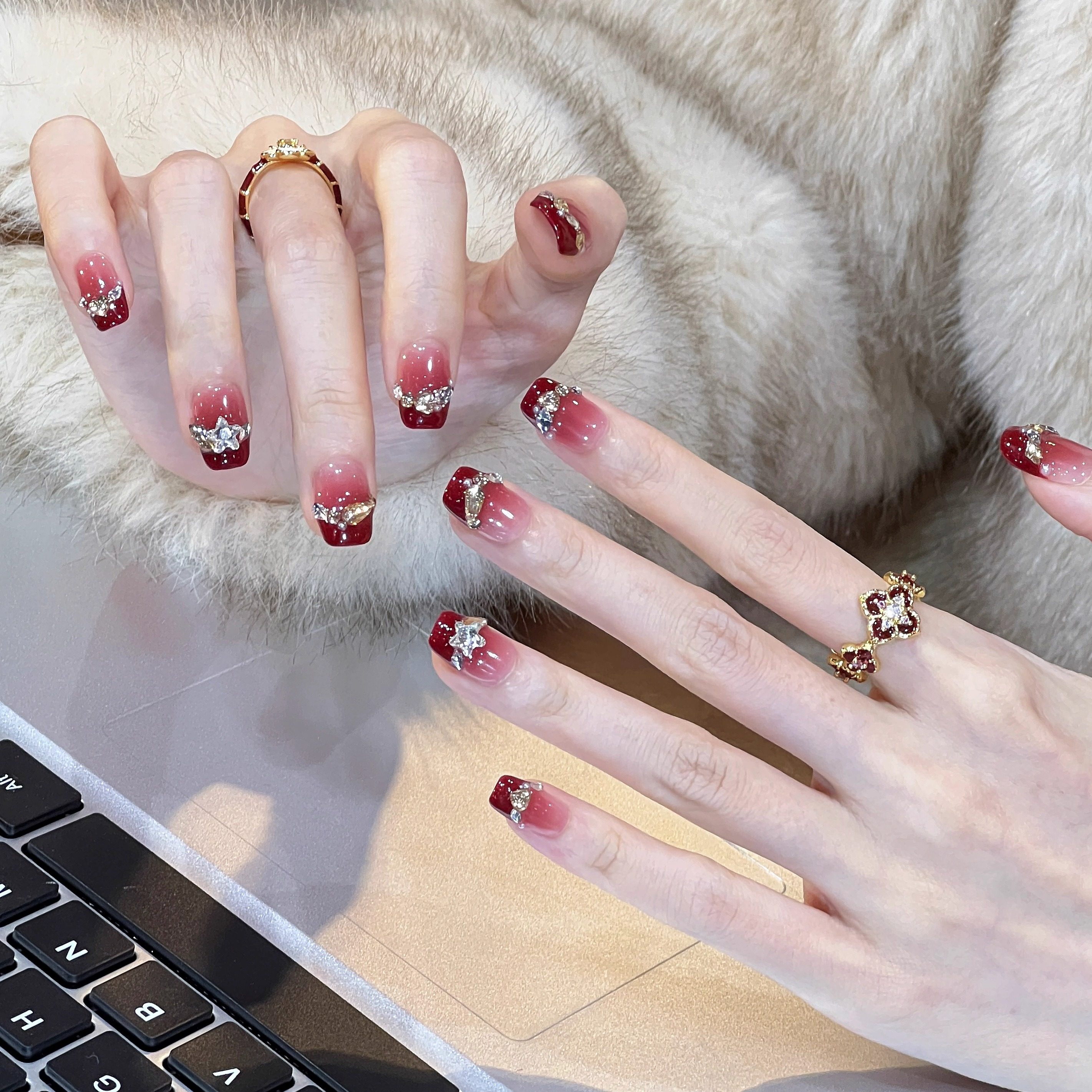 艺人超短款通勤红色喜庆纯手工美甲穿戴甲法式高级感轻奢闪钻显白,淘宝优惠券,粉丝福利购,淘宝优惠卷