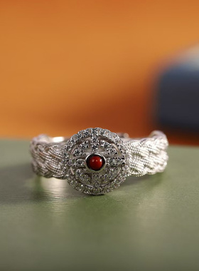 新款镶嵌南红玛瑙戒指蕾丝麻花女