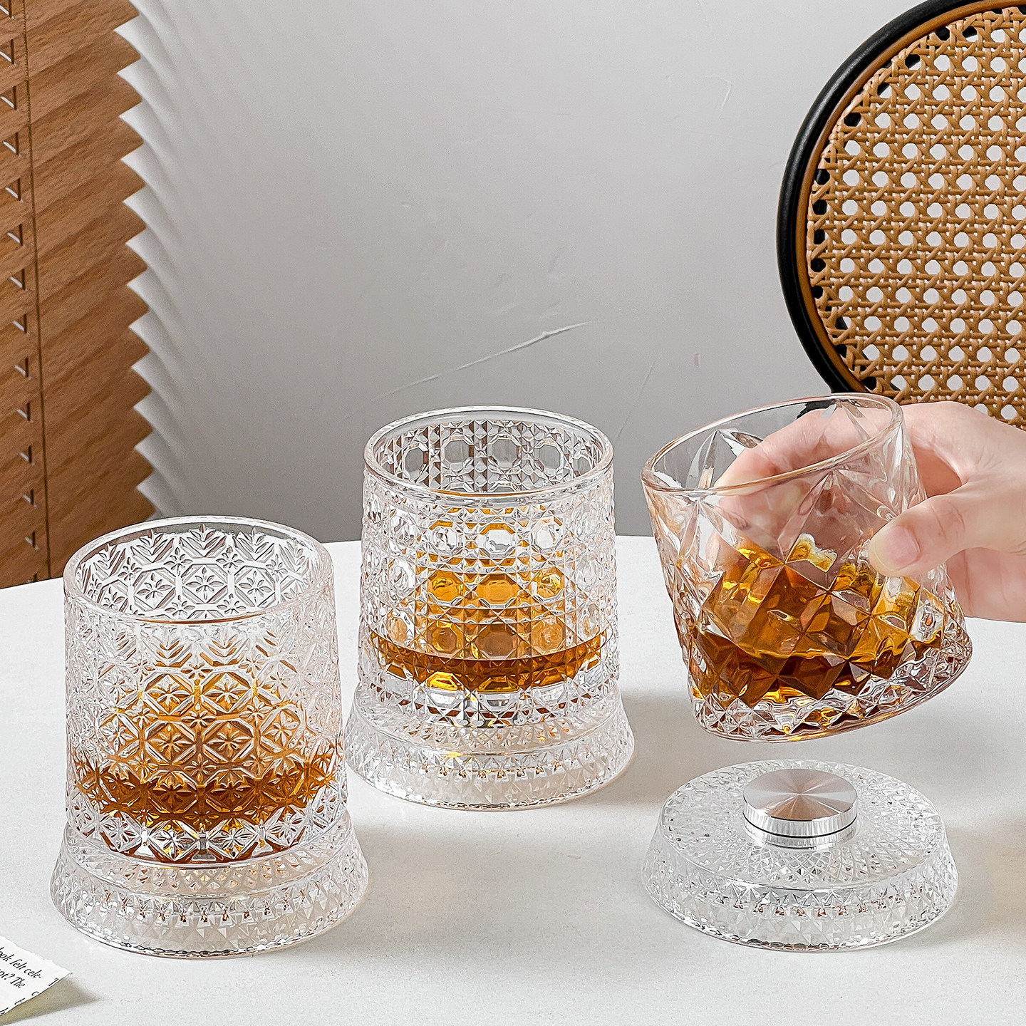 抖音同款网红带底座旋转酒杯水晶威士忌酒杯解压玻璃杯不倒翁杯子,淘宝优惠券,粉丝福利购,淘宝优惠卷