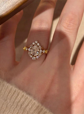 金色锆石水滴戒指女款