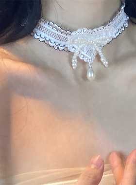 白色蕾丝蝴蝶结爱心颈链