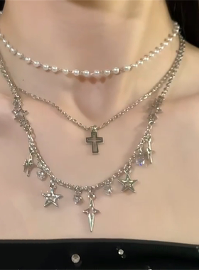 辣妹风多层叠戴珍珠项链