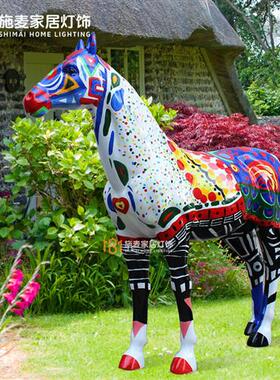 创意彩绘马摆件大型玻璃钢雕塑酒店落地装饰艺术卡通乔迁开业