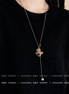 木质小马项链女款2025新款毛衣链