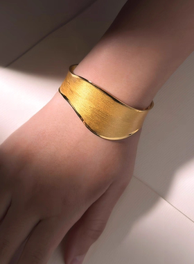 OKK流砂手工拉丝简约欧美金属手镯金银双色调波浪时尚百搭饰品