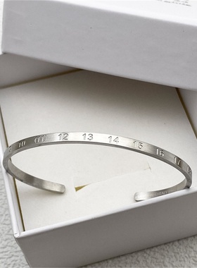 pyc m风格22ss超窄字母手镯男女士高级个性简约小众雕刻手环