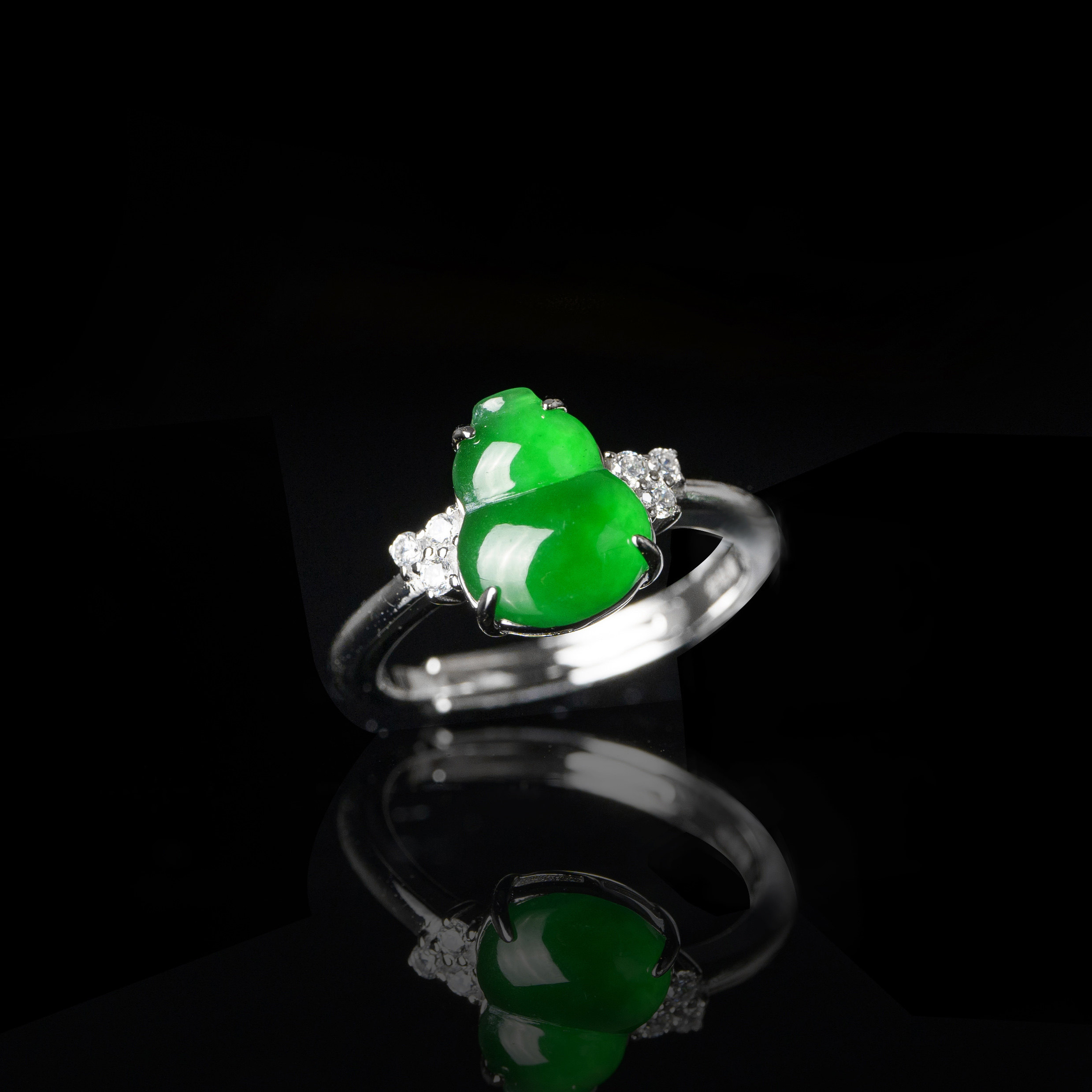 Anda Win Jewelry Family has you all the way, a lifetime jade gourd ring as a Chinese Valentine's Day gift