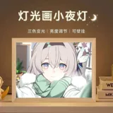 Селфи пионера плавного светового рисования обрушился на двухмерный подарок на день рождения с огнестрельным оружием двухмерного плавного флуоресцентного соуса вокруг железной дороги