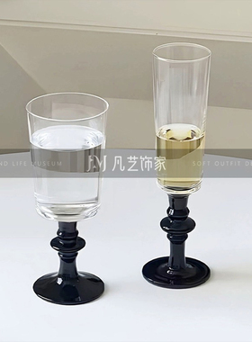 样板间售楼处酒柜红酒杯唱片饰品