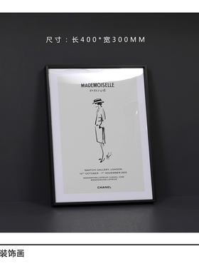 卡其样板房衣帽间摆件衣服西装外套衣柜装饰品画吊带香水马甲摆件