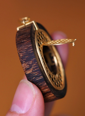 达拉干沉水级老料沉香香囊椭圆形18k金镶嵌香囊保真文玩沉香吊坠