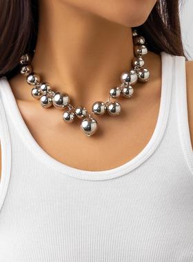 Exaggerated large bead short neckband women