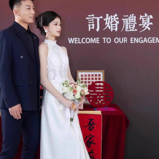 法式白色缎面挂脖晨袍订婚鱼尾蕾丝出门迎宾轻纱新娘敬酒晚礼服裙