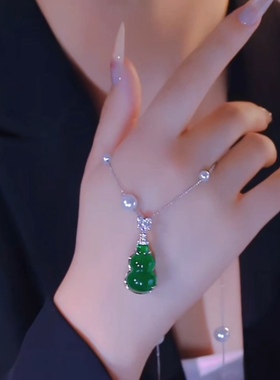 新中式绿色葫芦吊坠项链女2025新款气质轻奢锁骨链小众设计感简约