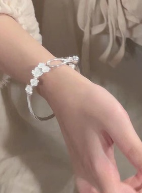 梅花铃铛手镯女气质感可调节开口手链小众设计百搭新款潮手饰