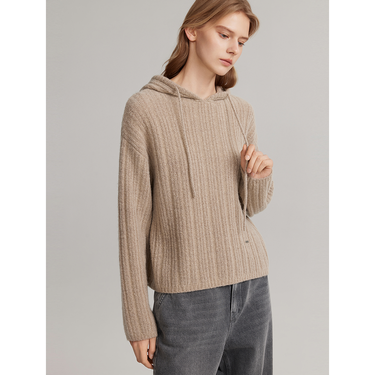 【商场同款】ELLE绵羊毛套头连帽羊毛衫女2025冬季新款毛针织衫 - 图1