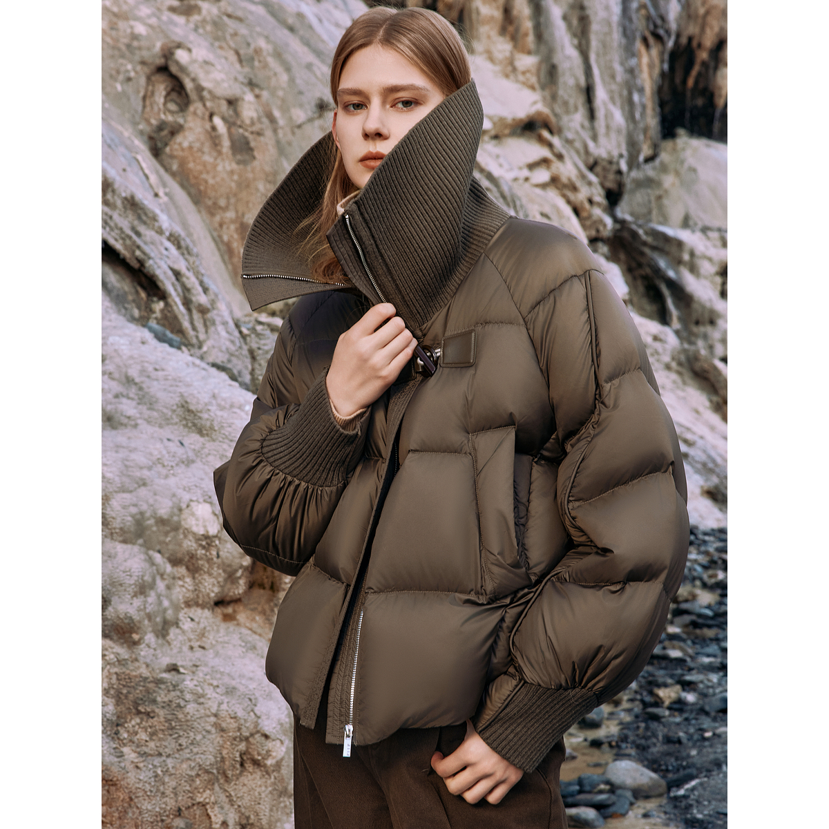 ELLE90鹅绒深棕色大翻领鹅绒服女2025冬季新款小个子短款羽绒外套 - 图0