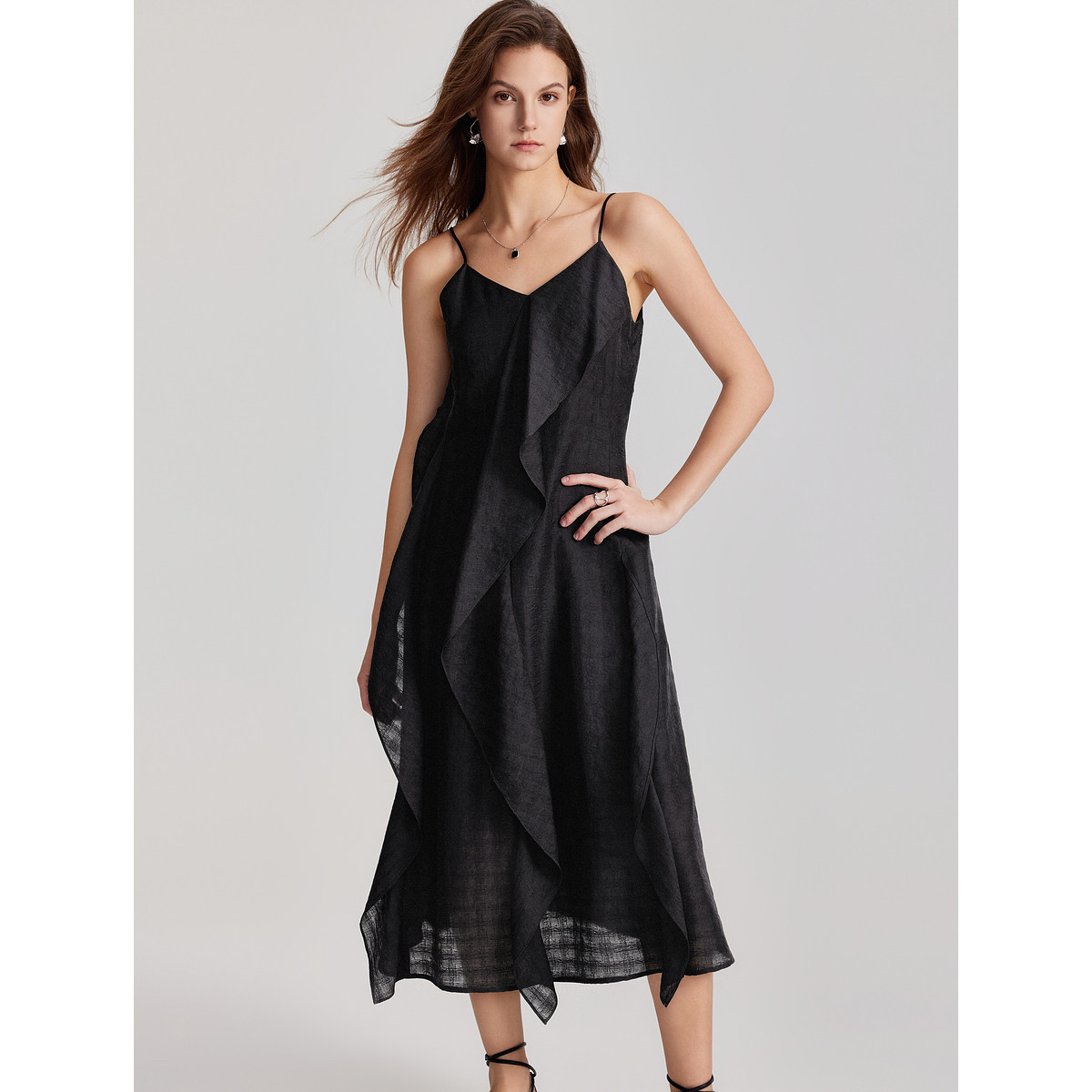 ELLE黑色高级感气质小众吊带连衣裙女2025夏季新款高端精致裙子,淘宝优惠券,粉丝福利购,淘宝优惠卷