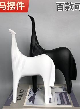 现代简约抽象对马摆件高档家居装饰品卧室客厅别墅软装工艺品