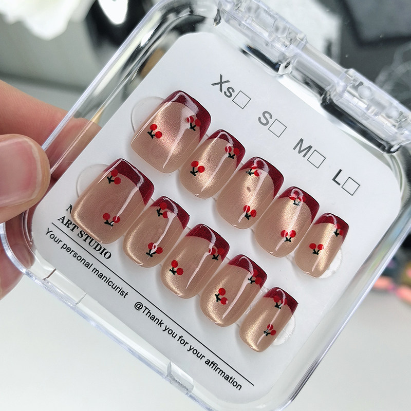 2026新款樱桃图案穿戴甲短款美甲贴片红色法式边百搭高级感指甲贴,淘宝优惠券,粉丝福利购,淘宝优惠卷