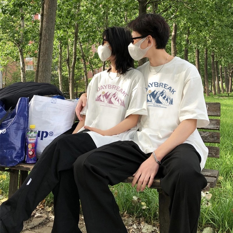 港风夏季新款情侣印花t恤学生简约男女圆领宽松休闲短袖上衣-第3张图片-提都小院