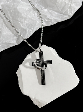 黑色十字架吊坠项链男款配饰高级