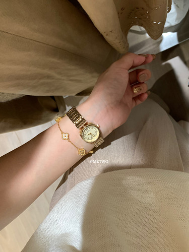 别致美手表女轻奢小众复古小金表手链表精致小巧钢带石英表小表盘 - 图0