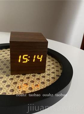 新款朋ooahz 早睡早起~木质桌声控钟 ins桌面摆件适面时合送友的