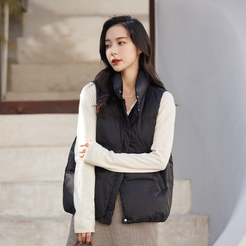 2023新羽绒服马甲女立领短款小个子设计
