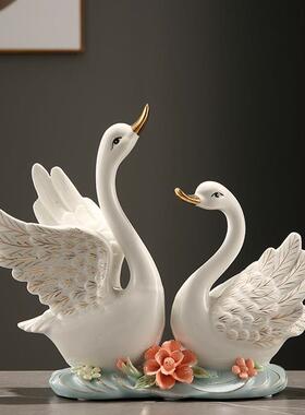 餐边柜摆件陶瓷天鵝摆件结婚礼物客厅卧室电视柜酒柜装饰品现代家