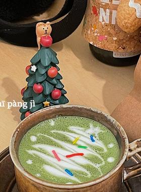 圣诞树小松鼠松树苹果桌面摆件