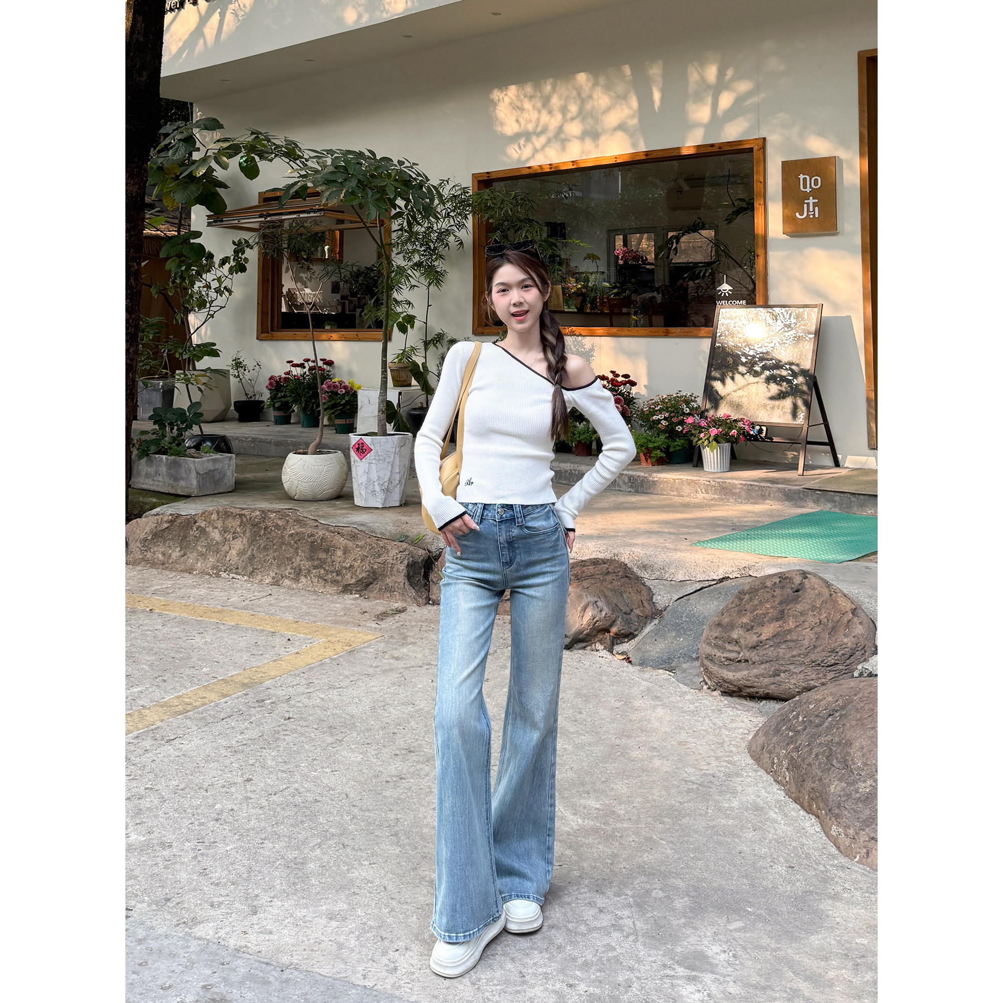 王家有鱼【春日恋歌】2026早春爆款复古浅蓝百搭显瘦微喇牛仔裤女,淘宝优惠券,粉丝福利购,淘宝优惠卷