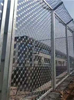 监狱隔离网机场围界河道水库围栏看守所防攀爬刀片刺绳防护网