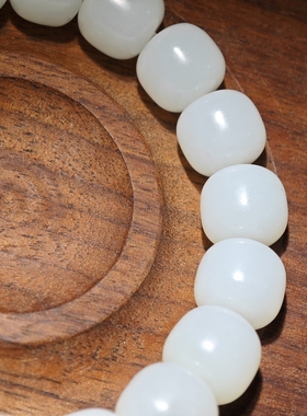 羊脂白玉手串新疆和田玉老型珠