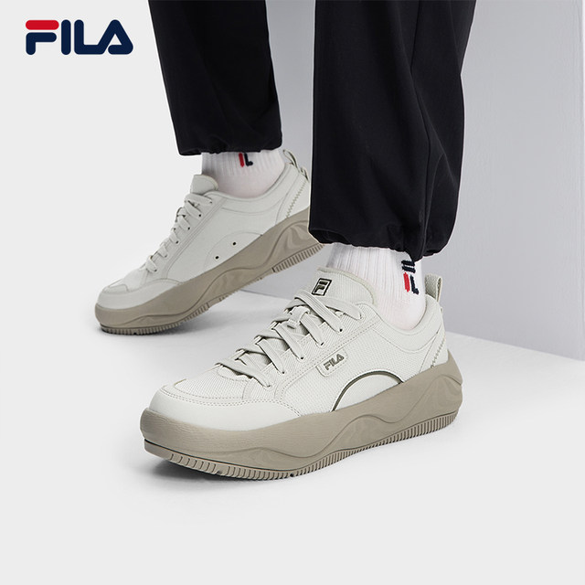 ເກີບຜ້າໃບ retro ຂອງຜູ້ຊາຍ FILA
