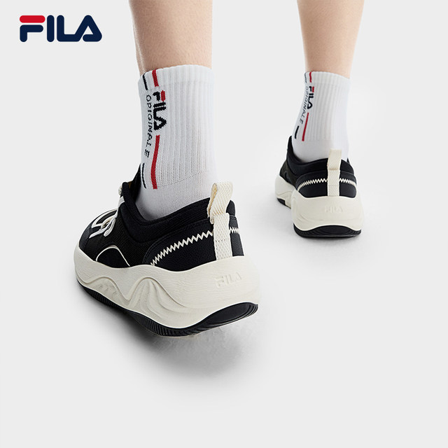 ເກີບຜ້າໃບ retro ຂອງຜູ້ຊາຍ FILA