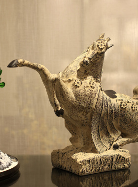 新中式仿古工艺品家居风水摆件古典创意饰品仿石马踏青云摆设