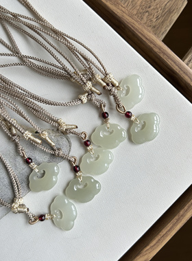 天然和田玉油润晴水色青海料简约和田玉原创吊坠平安如意锁