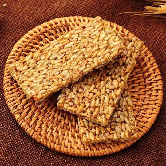 Melon seed kernel crispy sunflower seed original cake whole box small package 5 Jin Jin equals 0.5 kg bagged nostalgic leisure snacks sugar New Year goods
