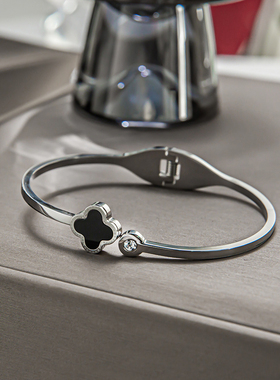 一页出品！时尚小众黑色小花开口手镯优雅百搭几何型女式手环饰品