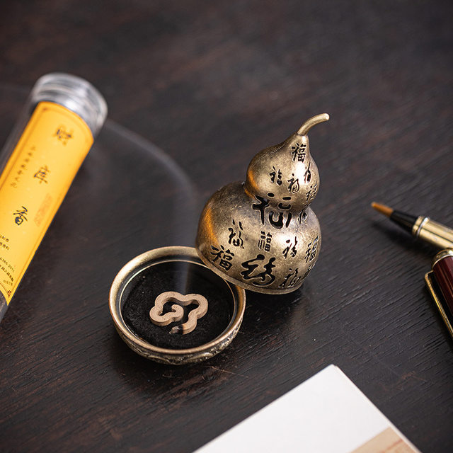 Creative alloy gourd small incense burner household mini auspicious cloud plate incense burner Zen tea room desktop small aromatherapy burner