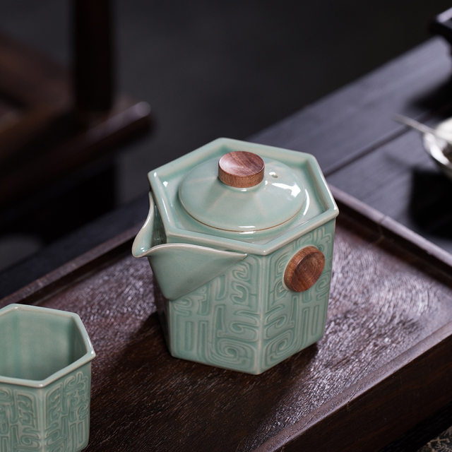 Longquan Celadon Bronze Treasure Vase Covered Bowl Hand-caught Pot Teacup Single High-end Non-Hot Hand Large Tea Bowl with Cover