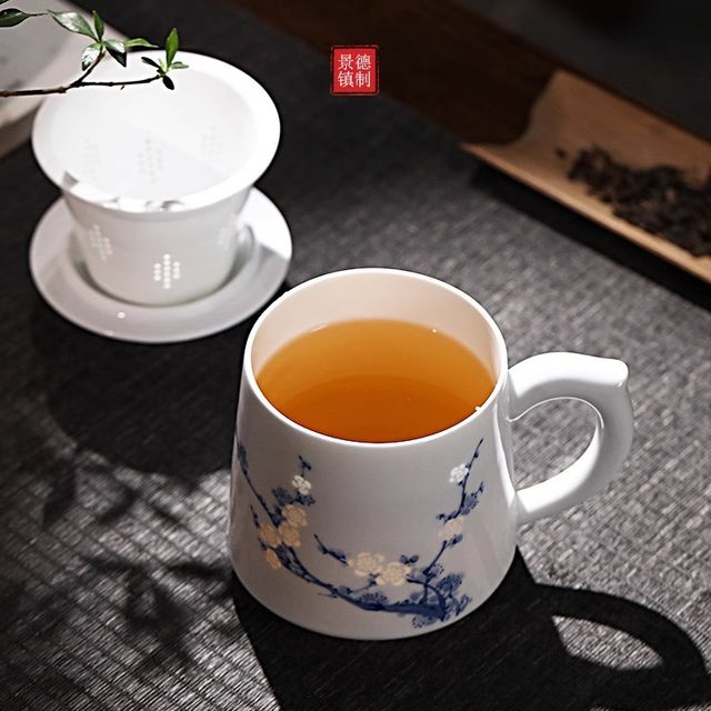 Jingdezhen hand-painted blue and white porcelain office tea cup exquisite ceramic bone china tea water separator with filter drinking cup