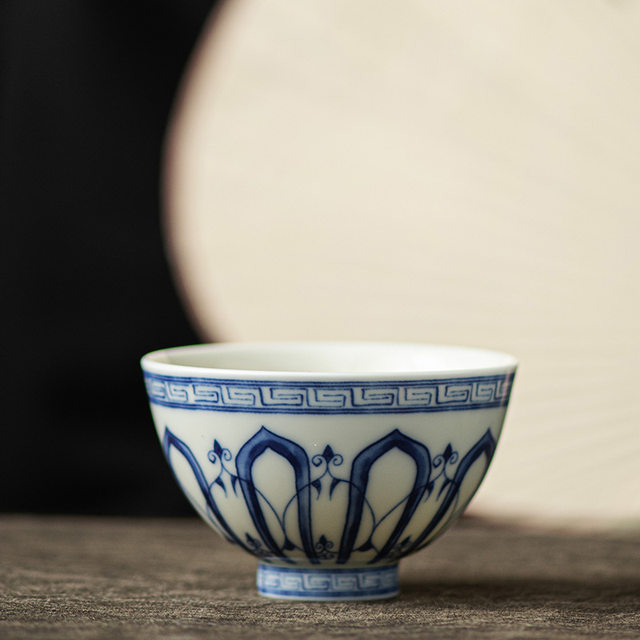 Blue and white porcelain hand-painted master cup single cup Chinese tea cup Kung Fu tea set personal special tea cup ceramic high-end